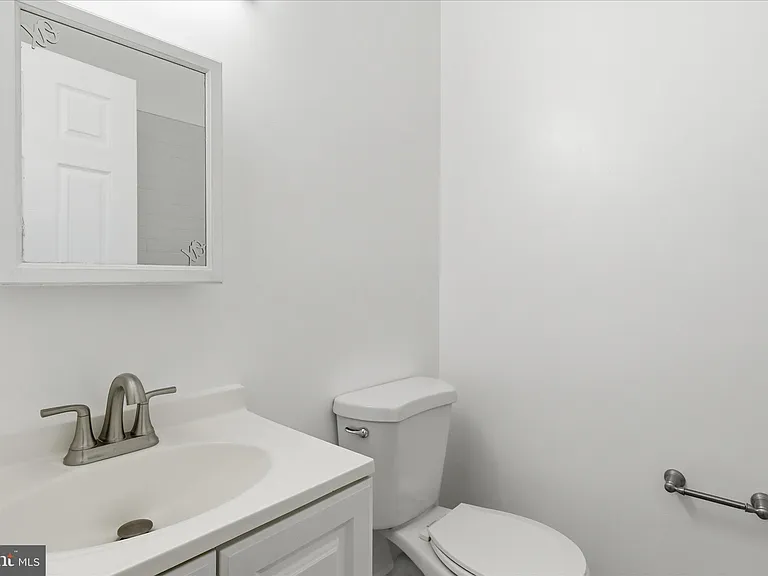 221 20th St NE #3 — Photo 25