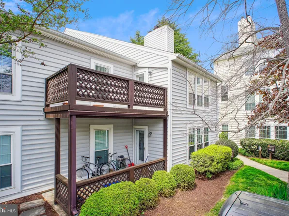 10151 Oakton Terrace Rd Unit 10151, Oakton, VA 22124