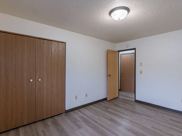 Fargo, ND Prairiewood Courts Apartments | Bedroom