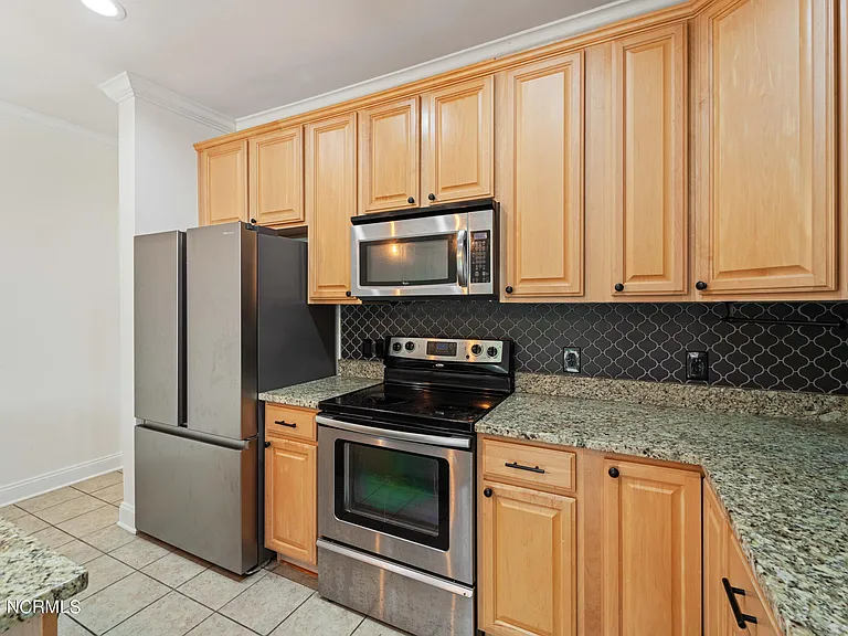 71 Court St — Photo 11