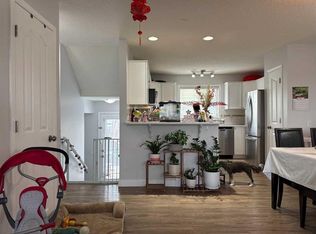 304 S Ross Ave #8, Cochrane, AB T4C 2J5