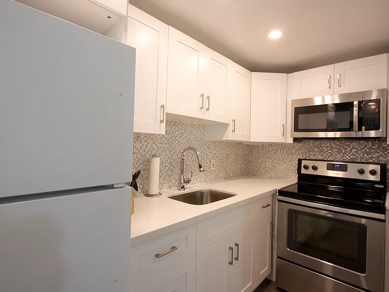 1525 Pennsylvania Ave #19 — Photo 4