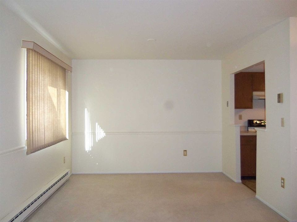 2nd image of 21 Sterling St