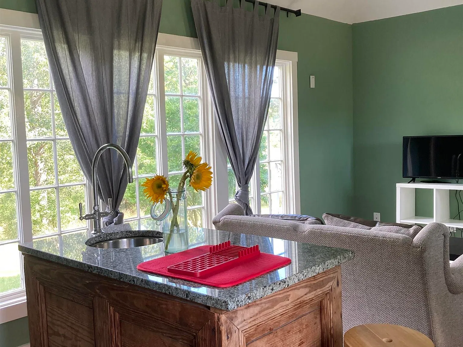 2 bed, 1.0 bath, $2,250 — Photo 4