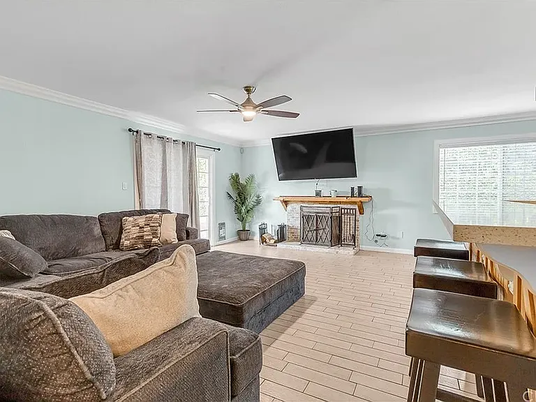 25441 Park Ave — Photo 25
