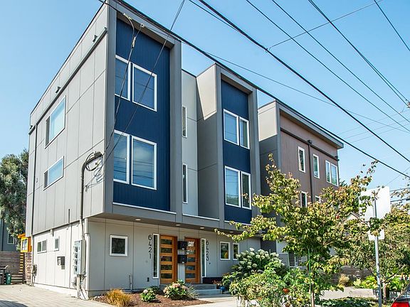 South facing unit off. Lots of sun. Situated on the "Ballard Healthy street of 17th Ave" (local only traffic, very quiet and biker/walker friendly all the way down to Market St)