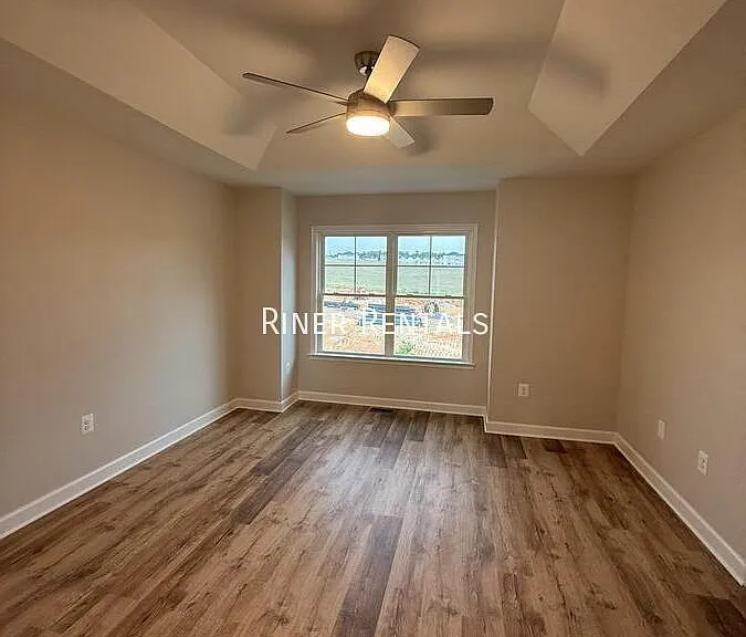 1327 Derby Dr — Photo 15