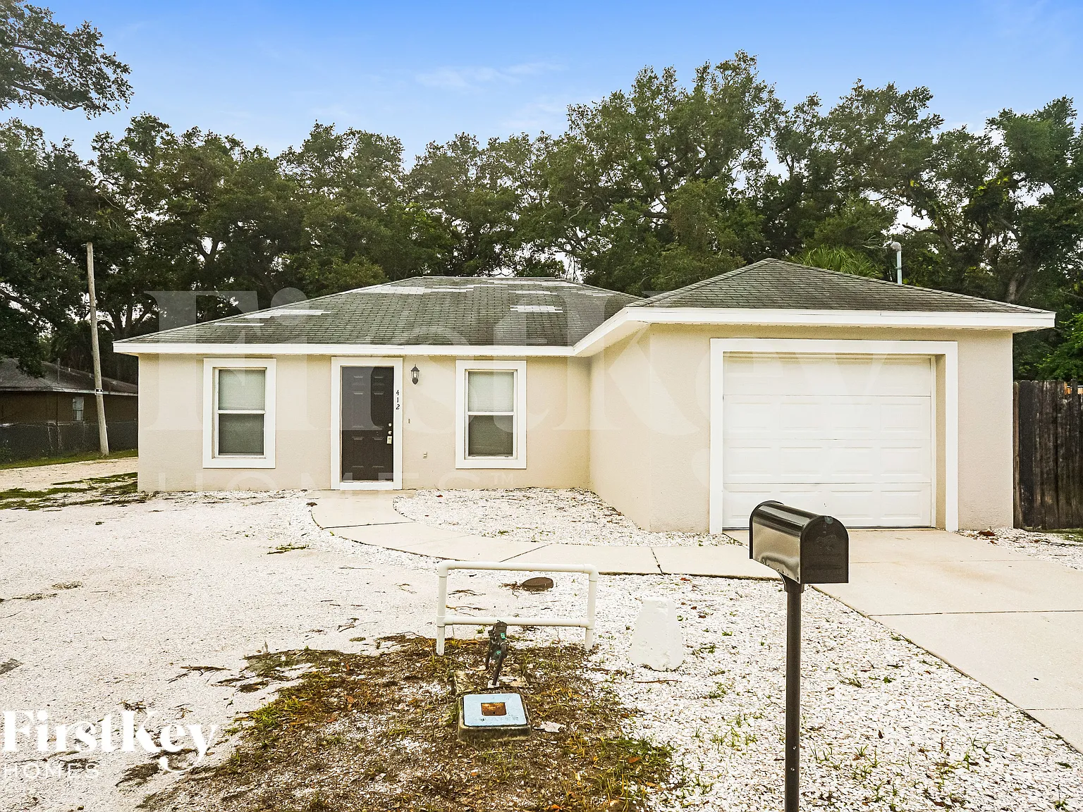 4 bed, 2.0 bath, 1159 sqft, $2,085 — Photo 1