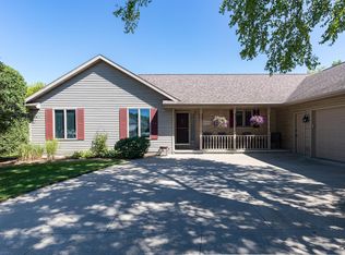 3304 N Whitney Dr, Appleton, WI 54914
