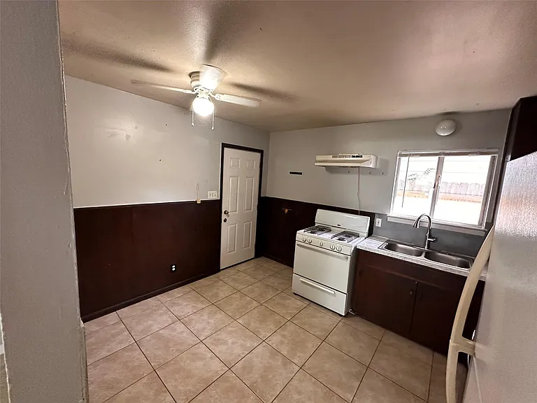 5605 1/2 Jim Hogg Ave #A — Photo 4