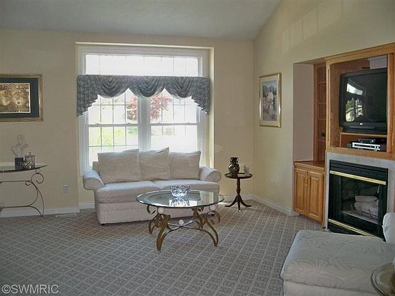 3rd image of 469 Pine Lake Ct
