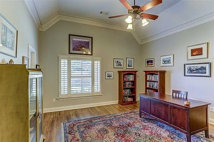 2520 Fox Hill Dr — Photo 18