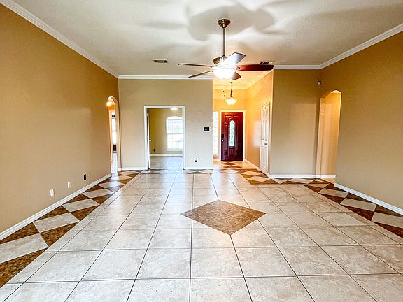 3rd image of 4500 Hank Dr