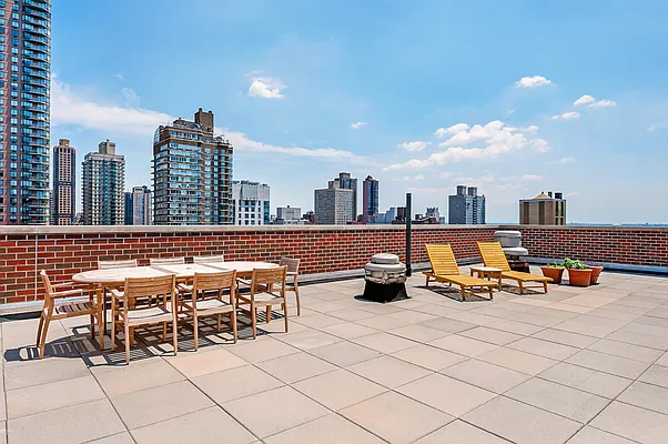 Sold by Compass | media 9