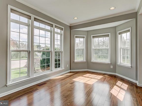 4th image of 218 Oak Valley Dr