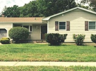 22 Berkshire Rd, West Babylon, NY 11704