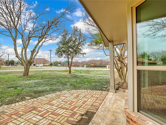 5th image of 102 Wagon Wheel Ln