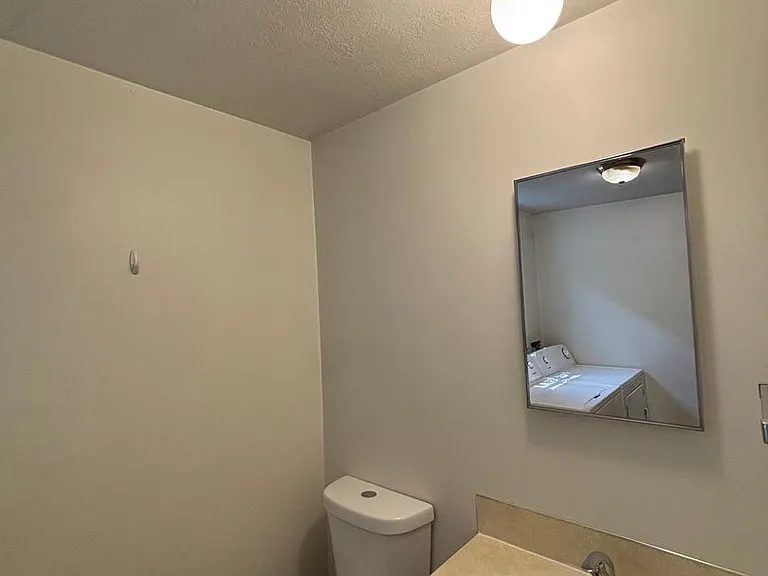 618 W Clark St — Photo 9