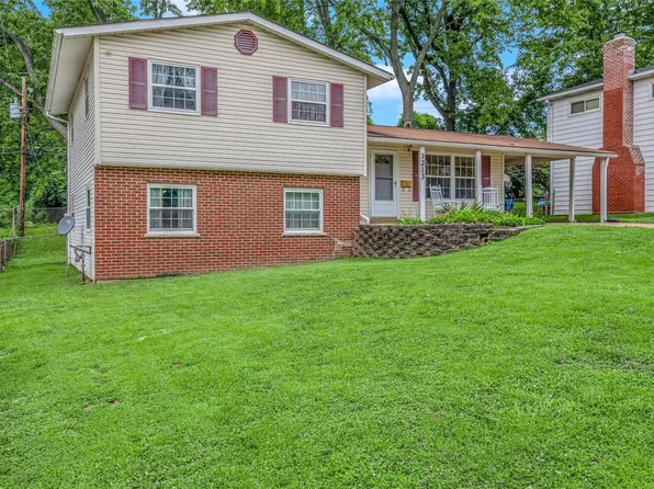 3213 Bristol Hall Dr, Bridgeton, MO 63044