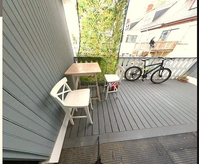 Osgood St — Photo 1