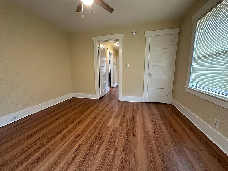 210 Las Flores Ave — Photo 14