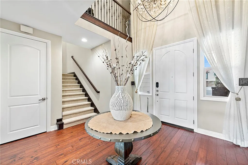 5 bed, 5.5 bath, 4186 sqft, $9,500 — Photo 3