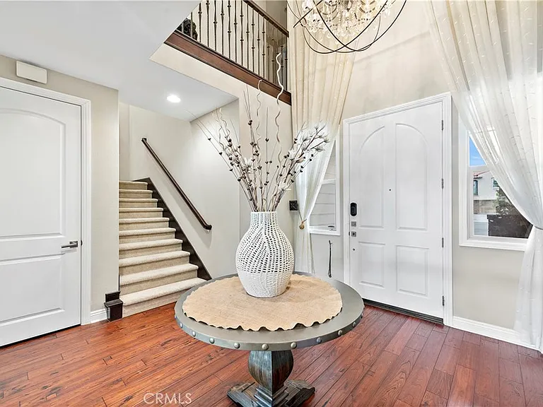 108 Fairgrove — Photo 3