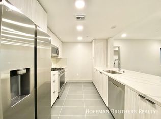 1534 Brockton Ave #202, Los Angeles, CA 90025