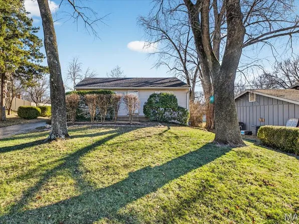 604 Nandale Ln, Ballwin, MO 63021