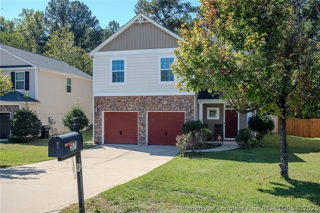 4 bed, 2.5 bath, 2115 sqft, $2,300 — Photo 1