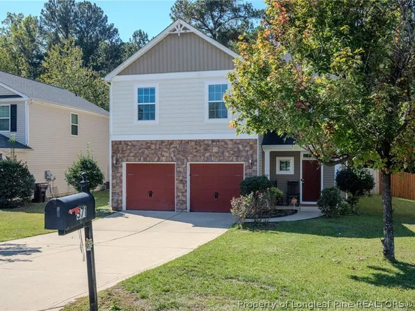 371 River Oak St, Spring Lake, NC 28390