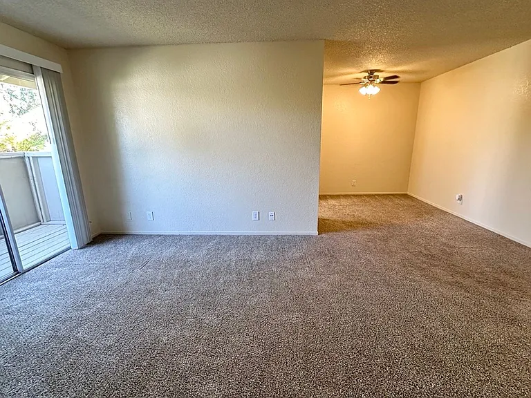400 W Gettysburg Ave — Photo 25