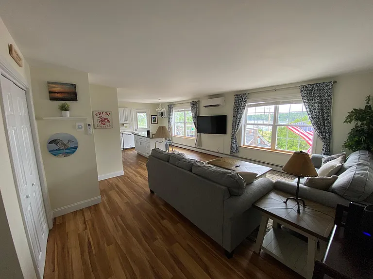 424 Main St #1 — Photo 5