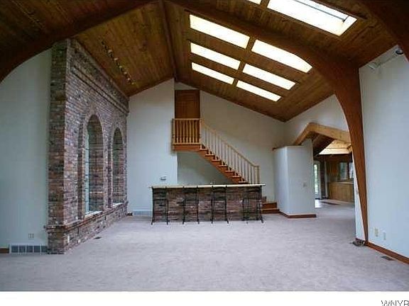 5th image of 7132 Taylor Rd