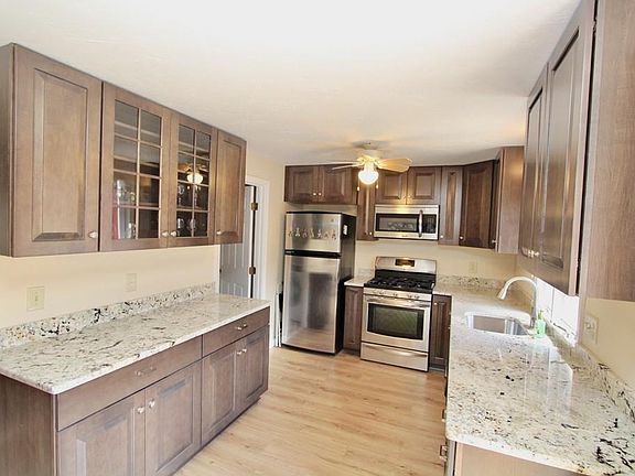 3rd image of 42 Heritage Dr #42