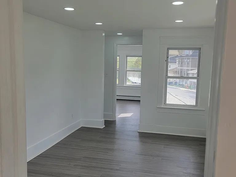 26 Winterton Rd #4B — Photo 3