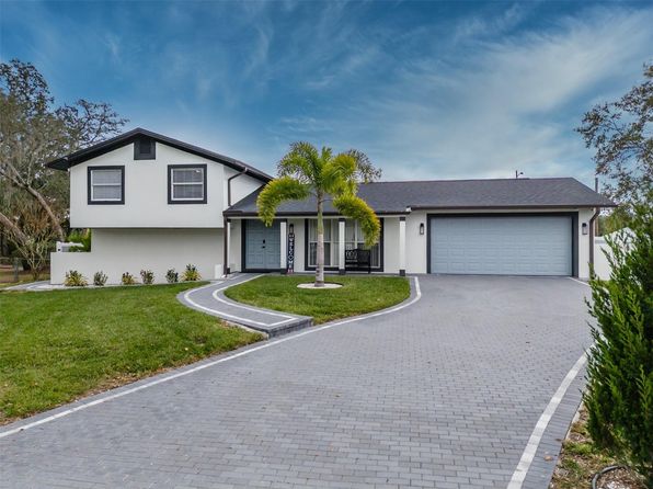23700 Lakehills Dr