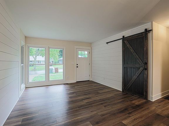5th image of 8846 Desoto Dr