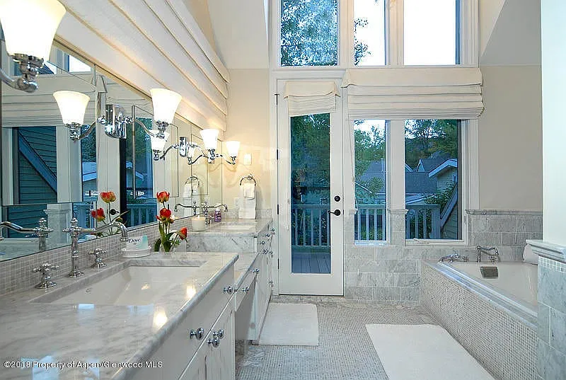 4 bed, 5.5 bath, 3245 sqft, $60,000 — Photo 4