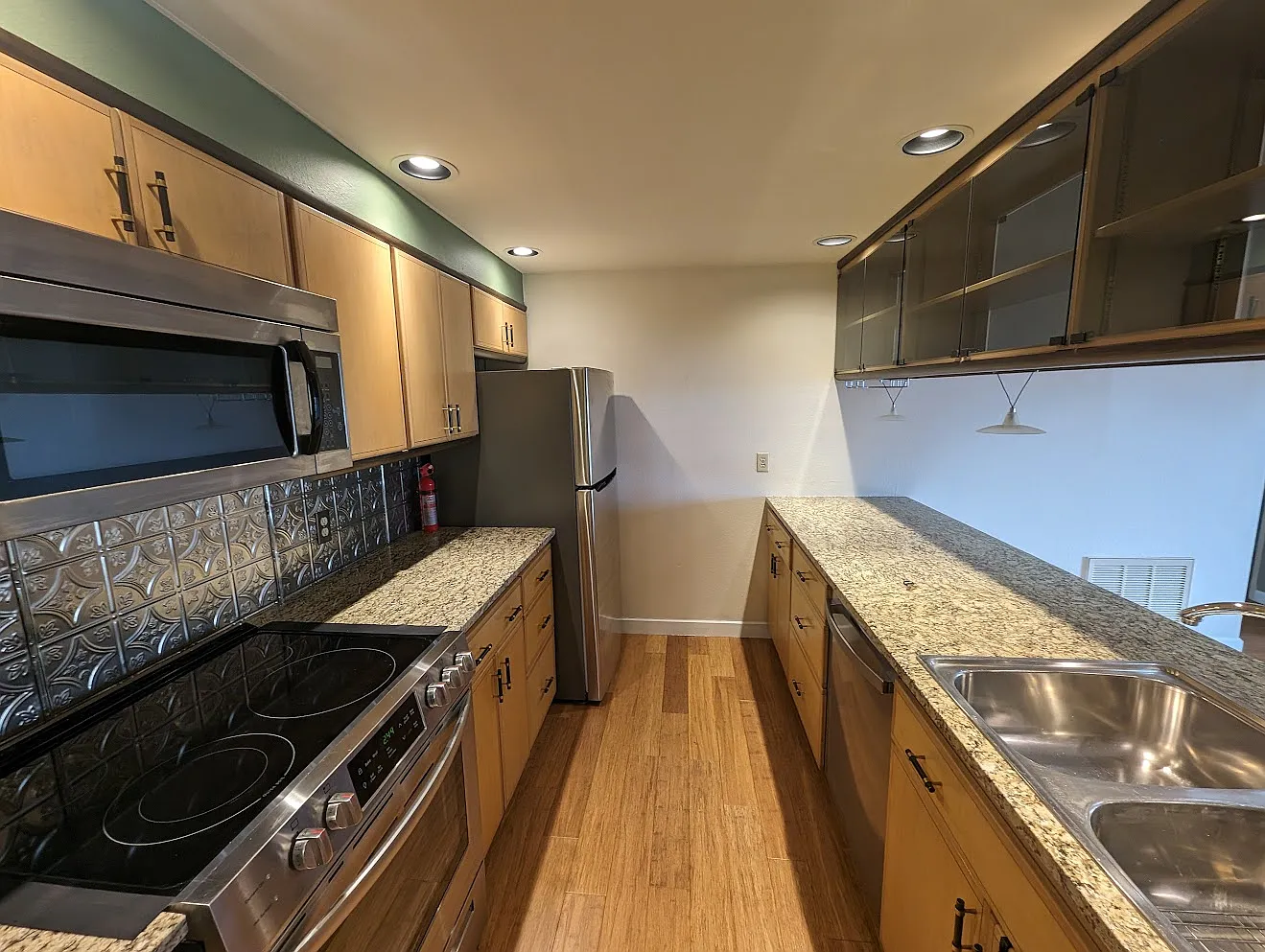 2 bed, 1067 sqft, $2,300 — Photo 2