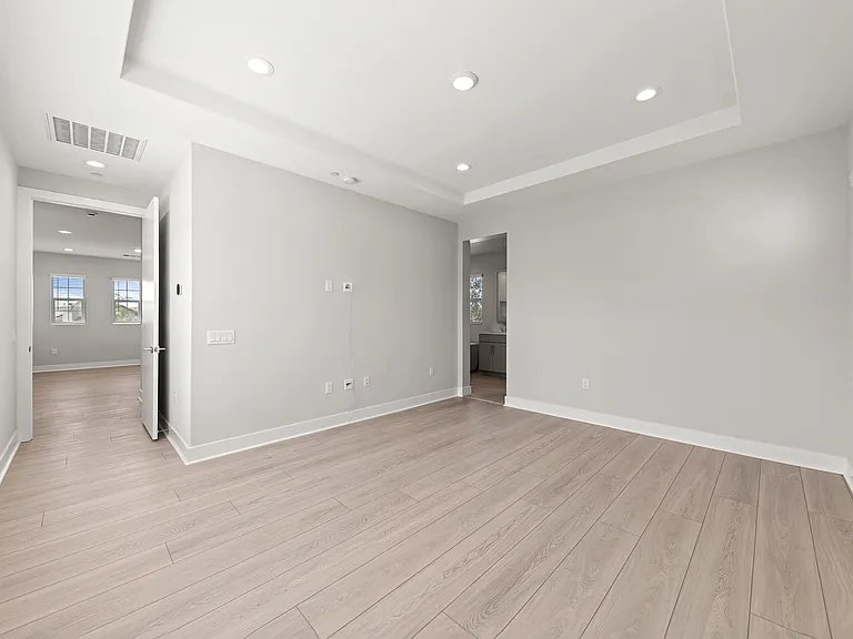585 Patten Ave — Photo 37