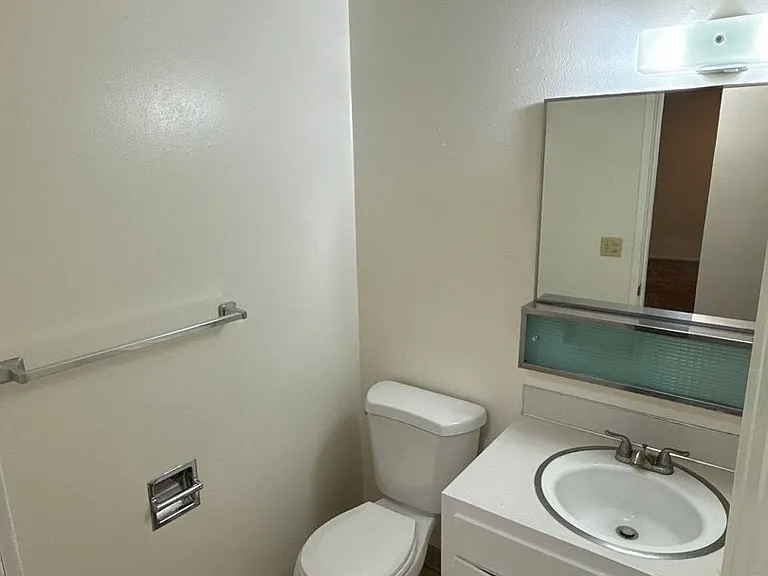1122 Hines St SE #1 — Photo 11