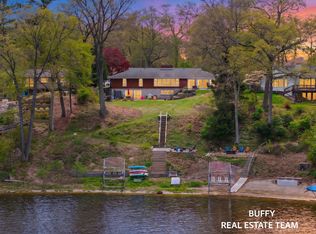 3850 Highgate Rd, Norton Shores, MI 49441