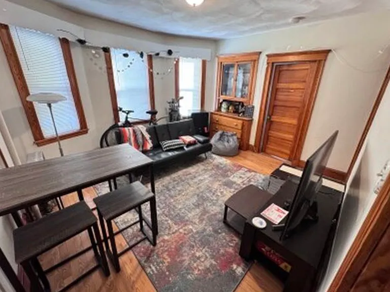 82 Conwell Ave #B — Photo 1