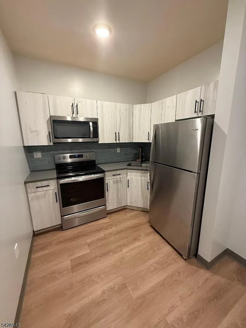 Studio, 1.0 bath, $1,550 — Photo 1