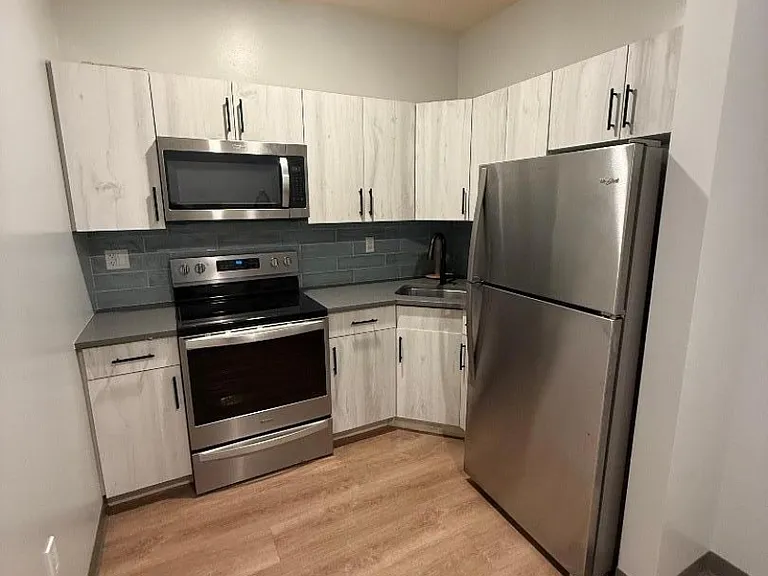 70 W Grand St #17 — Photo 1
