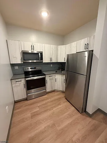 70 W Grand St #17 Photo 1