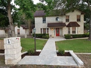 2 Oak Ct, La Grange, TX 78945