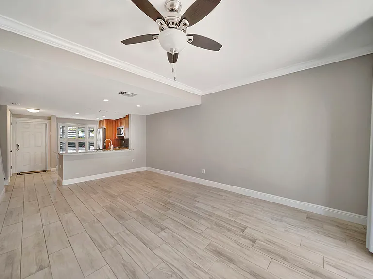 1012 E Jeffery St — Photo 8