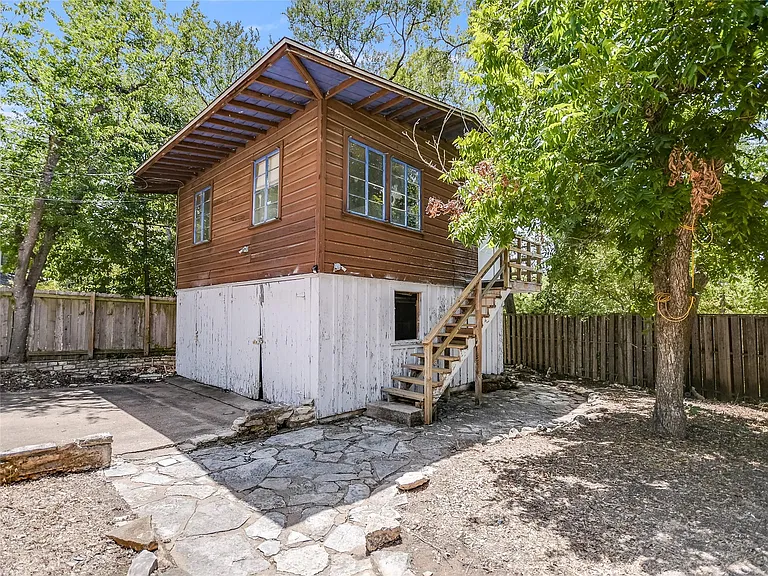 2304 Longview St — Photo 30